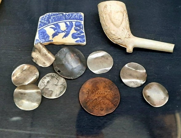 Mudlarking And The Treasures Of The Thames Exhibition - Living London ...